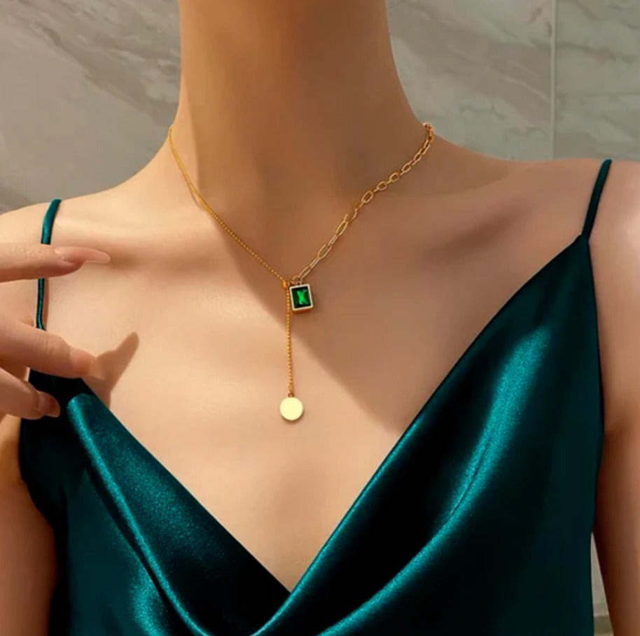 Collar de Lujo con Cristal Jade y Baño en Oro